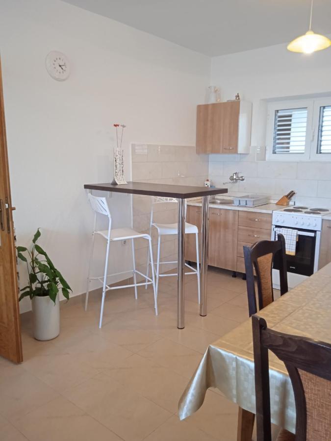 Apartment Davor Gradac  Eksteriør billede