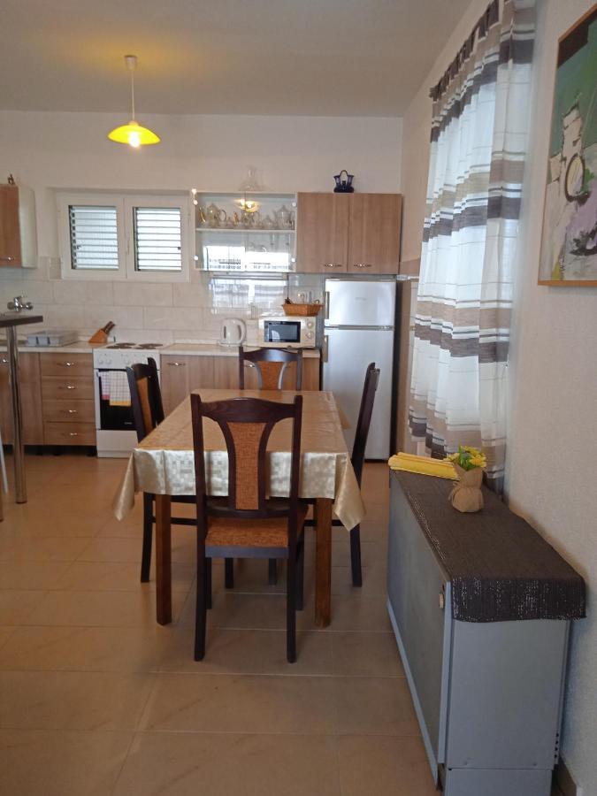 Apartment Davor Gradac  Eksteriør billede